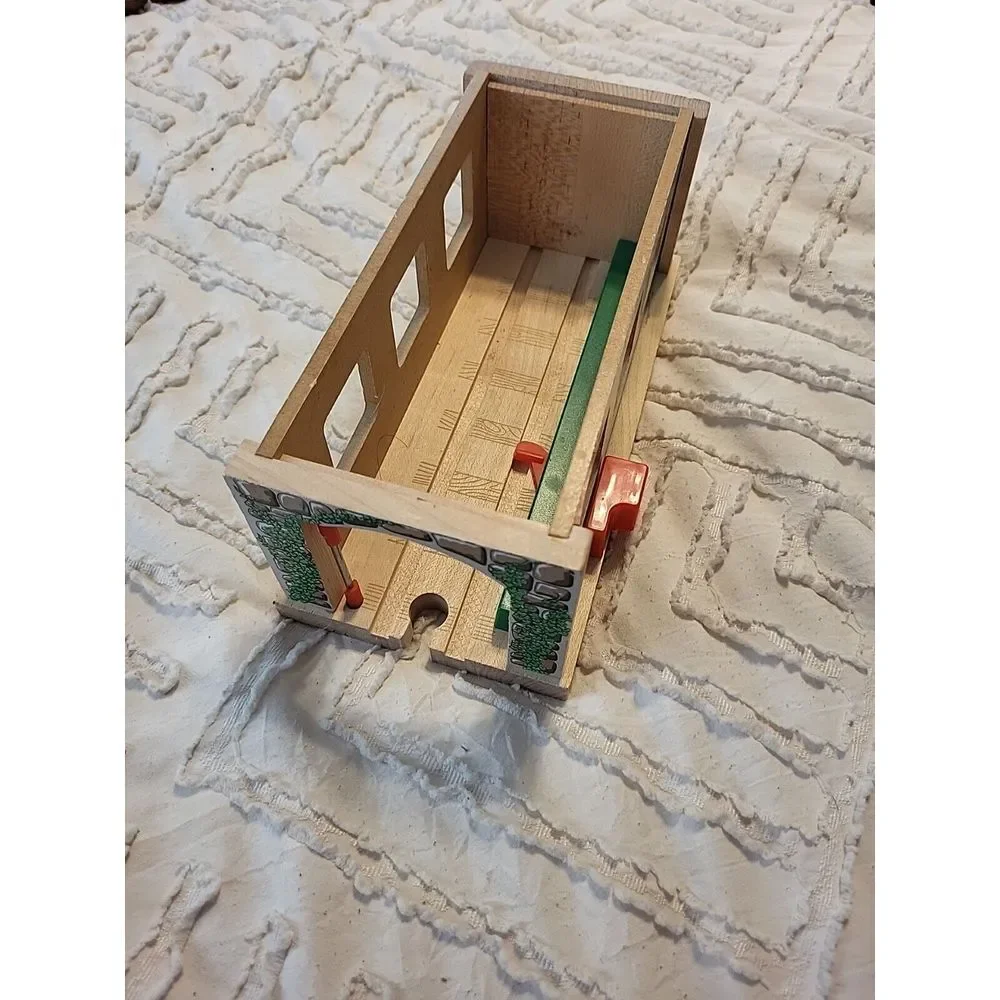Thomas &‎ Friends Wooden Transfer Yard Building MISSING DOOR And CEILING